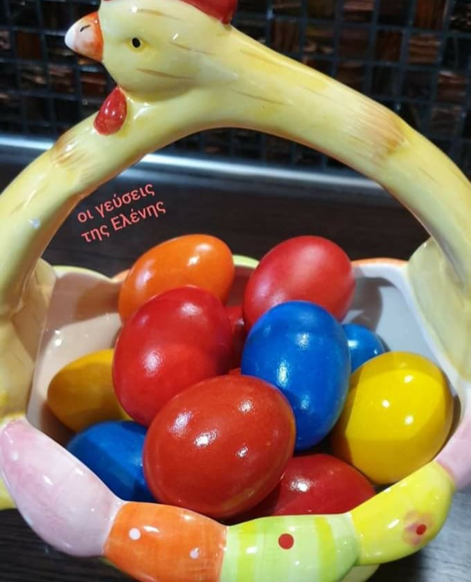 Βάψιμο αυγών με χρώματα ζαχαροπλαστικής
